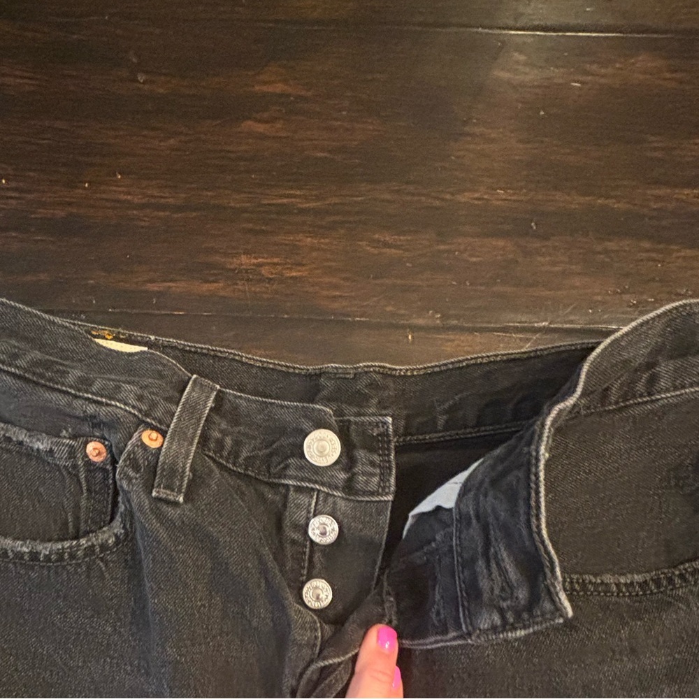 Levi's Black Denim Cutoff button fly Shorts with Frayed Hem - size 30 - Picture 4 of 10